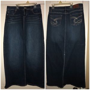 Size 5/6 Maurice’s Long Denim Skirt
